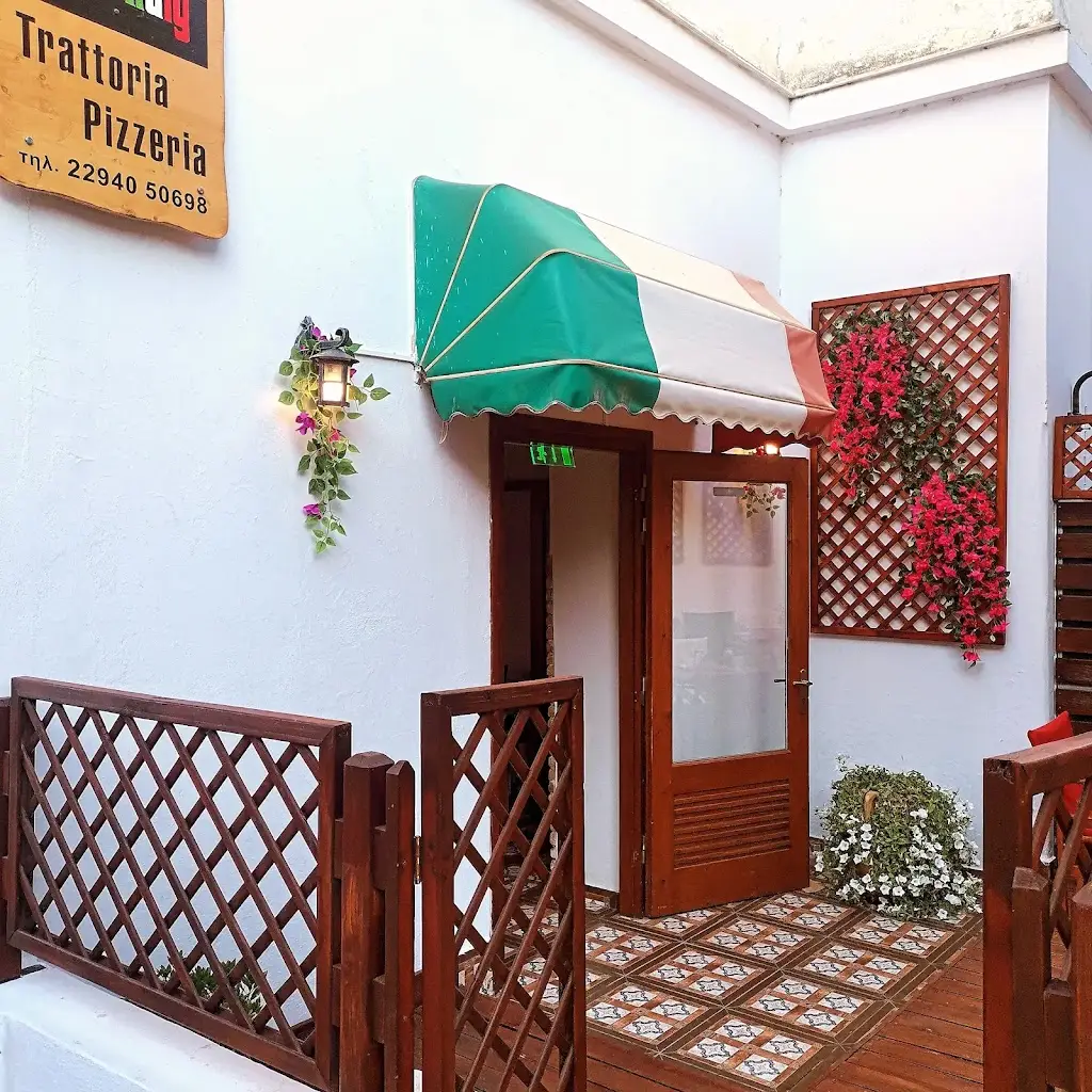 Toto's Little Italy restaurante en Néa Mákri