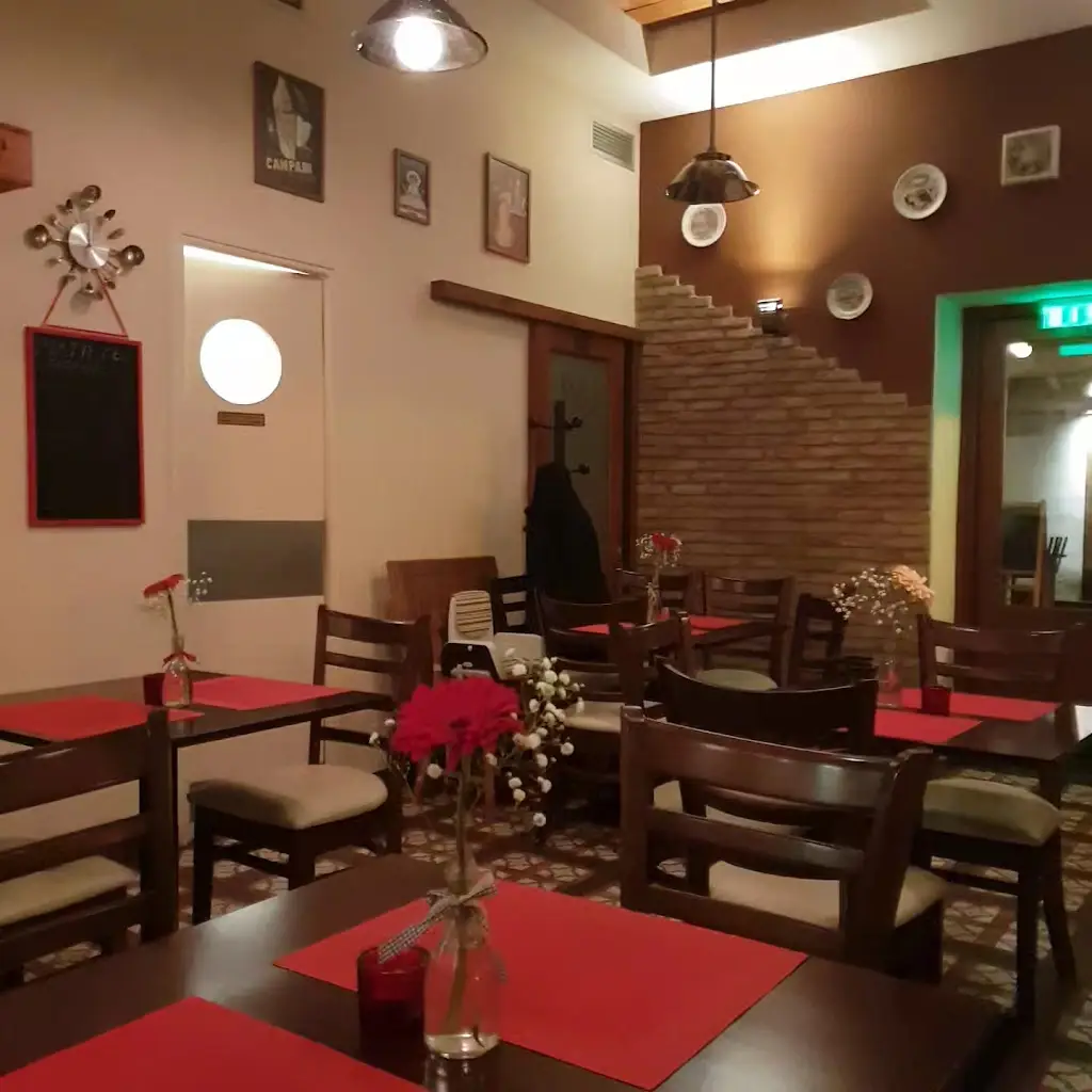 Toto's Little Italy_Néa Mákri_slider_image_2