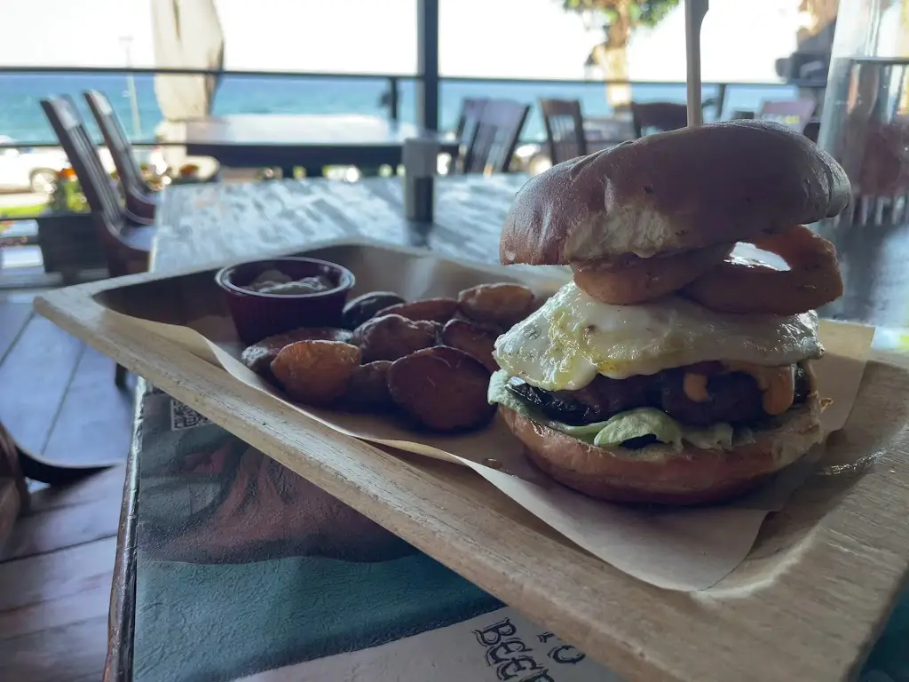 Christos Lampropoulos_Lucas House_Néa Mákri_review