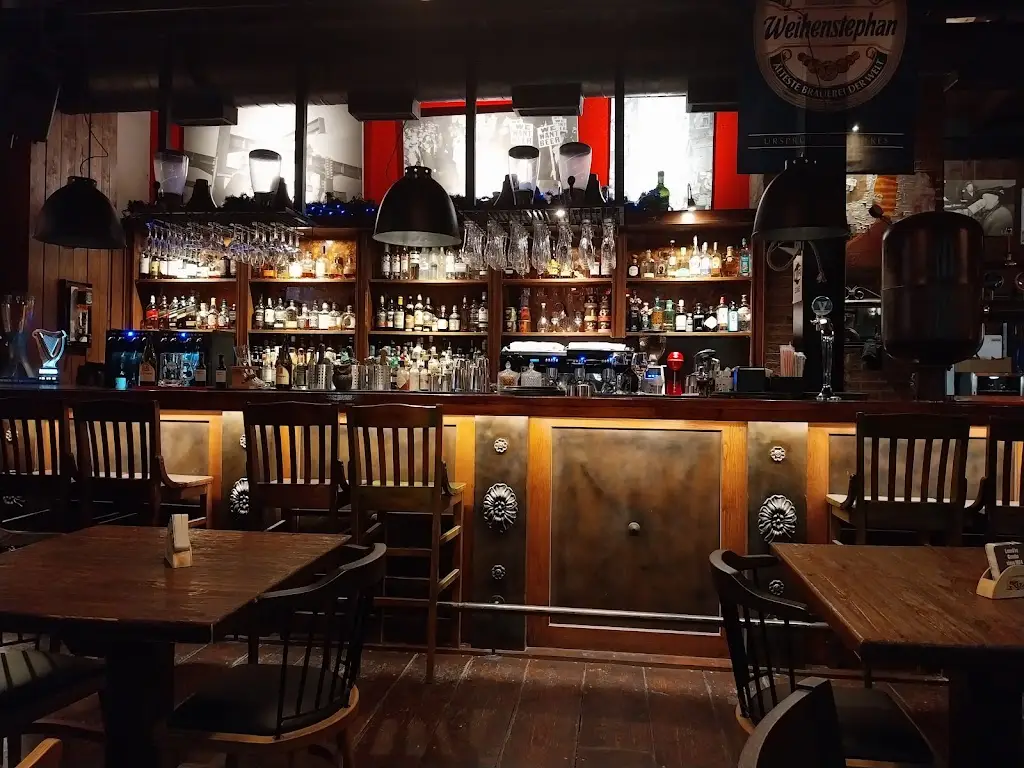 Lucas House restaurante en Néa Mákri