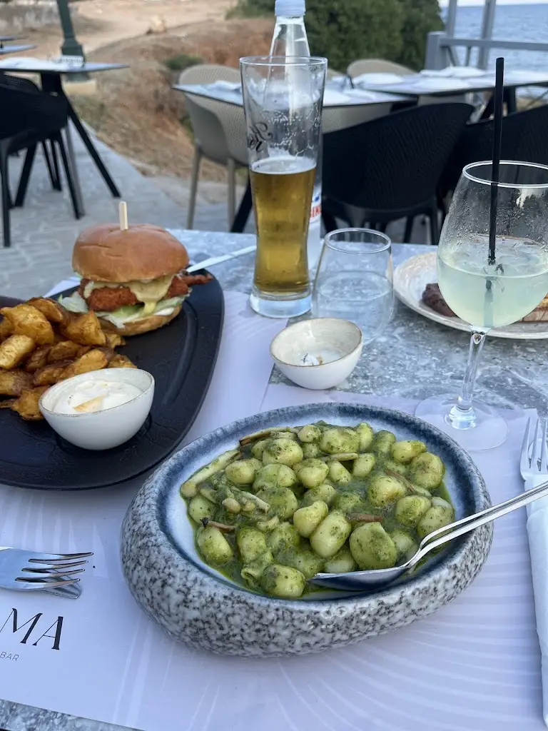 Millie Winter_SIAMA Mati bar & restaurant_Néa Mákri_review