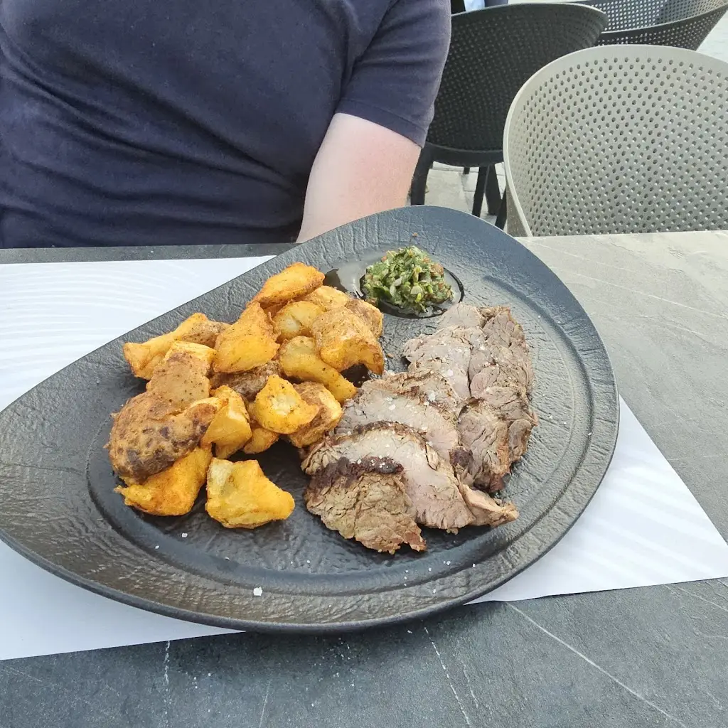 Carly Wells_SIAMA Mati bar & restaurant_Néa Mákri_review