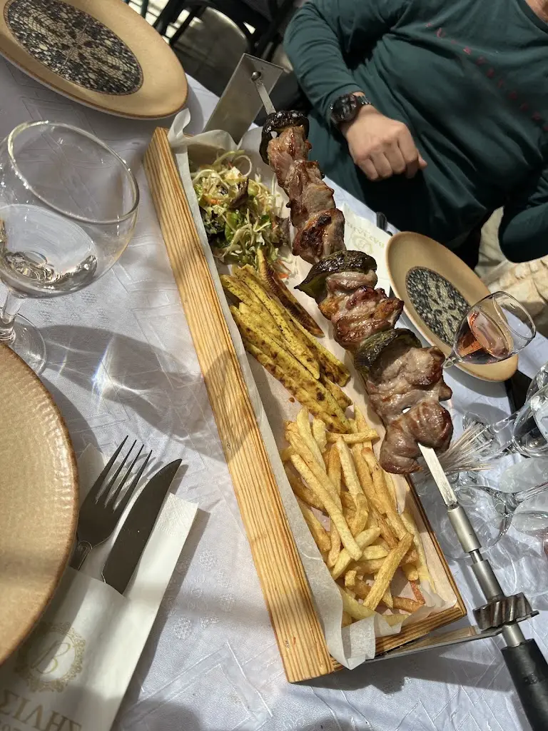 Elvira Kalogeratos_O Vasilis_Néa Mákri_review