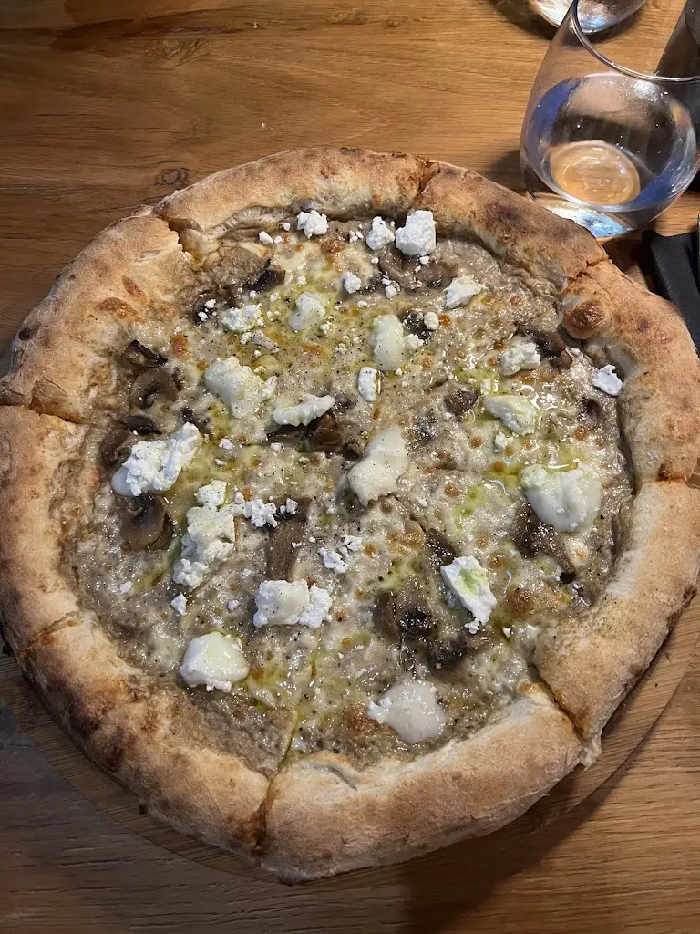 Sandy Karagianni_Vissente - Italian comfort food_Néa Smýrni_review