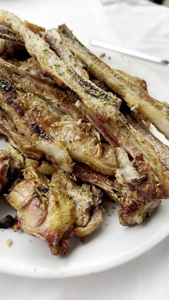 Xuan Hong_Myrtia_Néa Smýrni_review