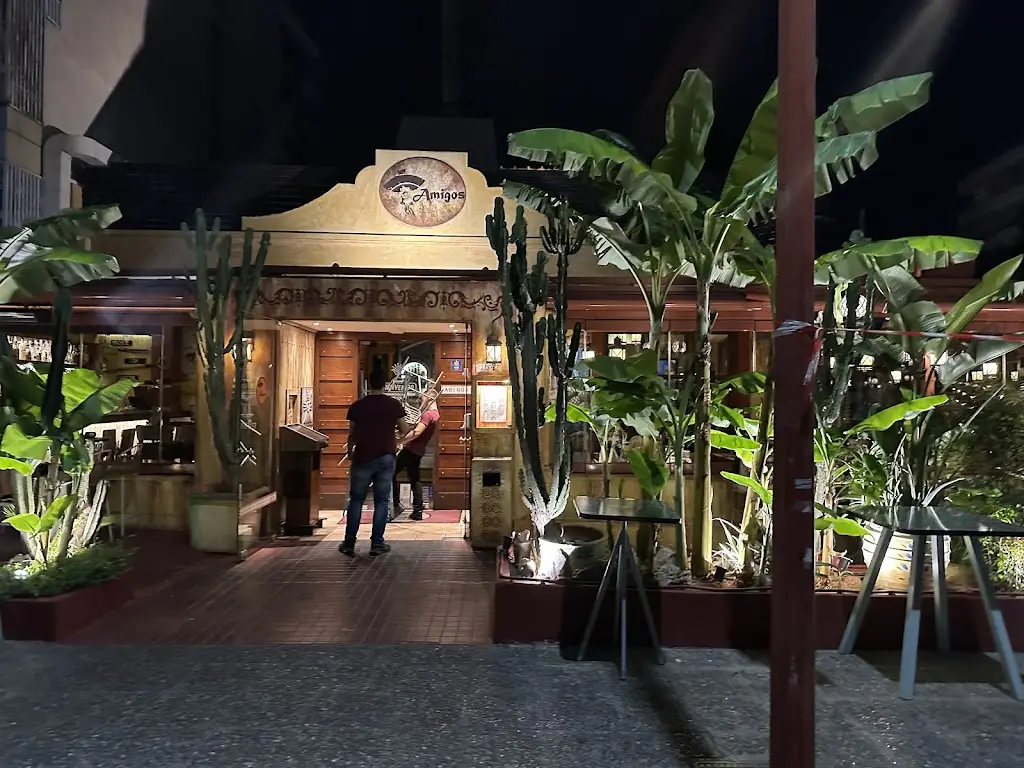 Patrick Duby_Amigos_Néa Smýrni_review