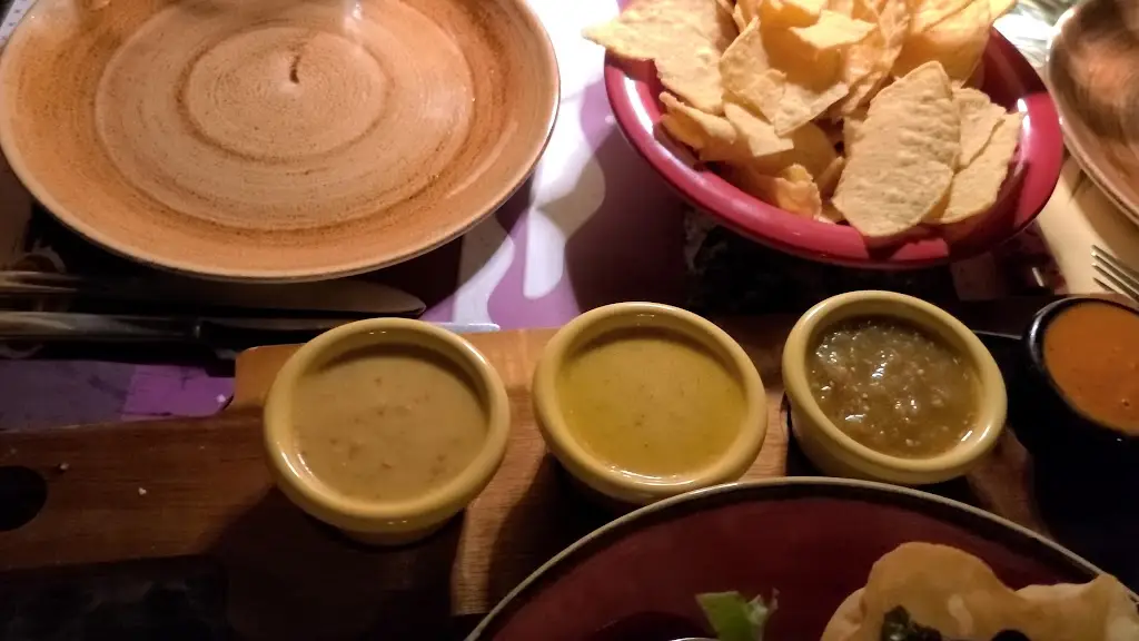 Amigos_Néa Smýrni_slider_image_2