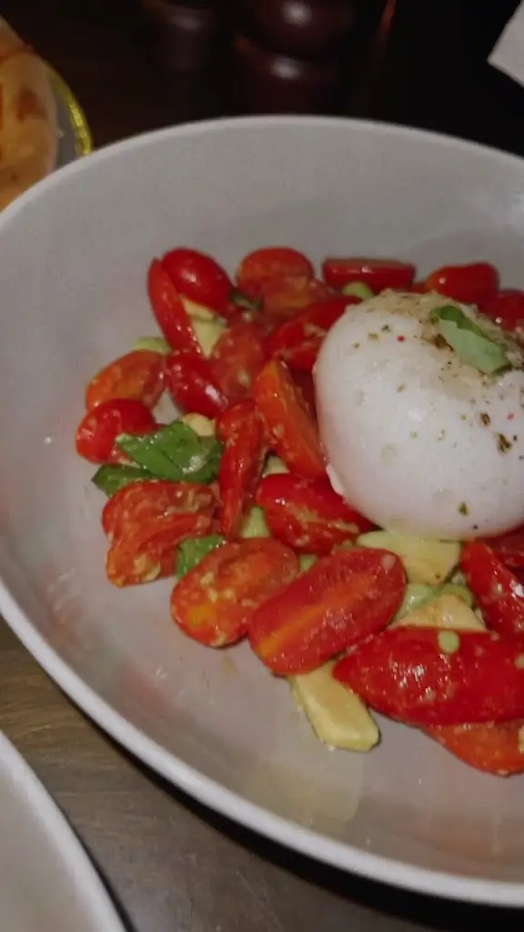 Gaston_Néa Smýrni_slider_image_2