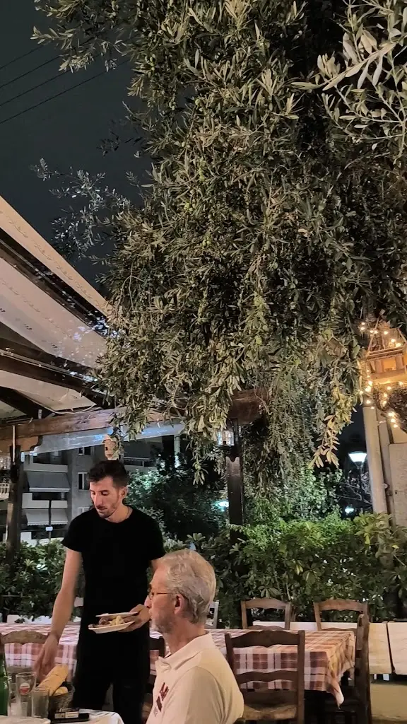 Τα Λιόδεντρα_Néa Smýrni_slider_image_2