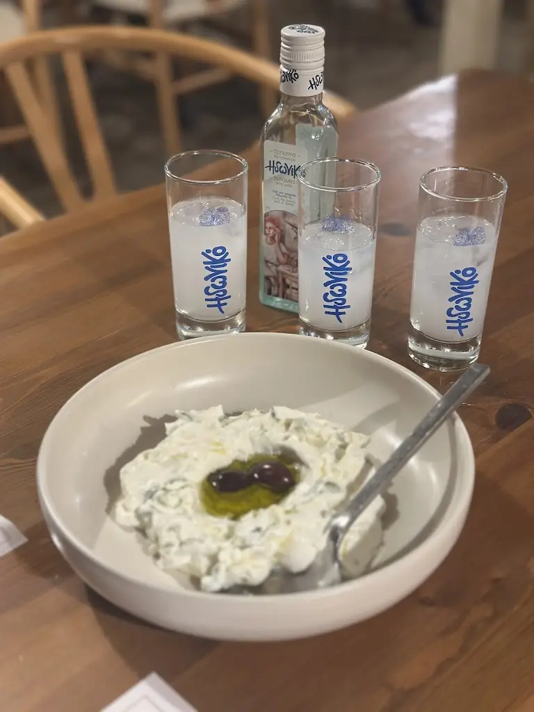 Gabriela Bakalova_Tartufo Seaside_Néa Péramos_Bewertung