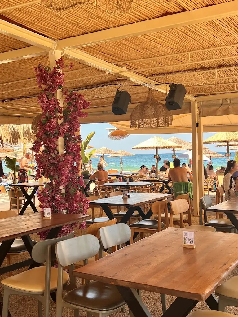 Tartufo Seaside Restaurant in Néa Péramos