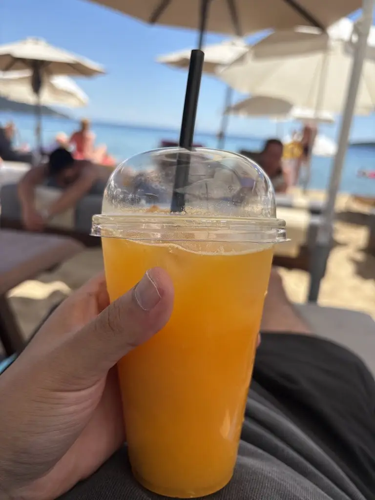 nurgun nihat_El Mar Seaside Bistro_Néa Péramos_Bewertung