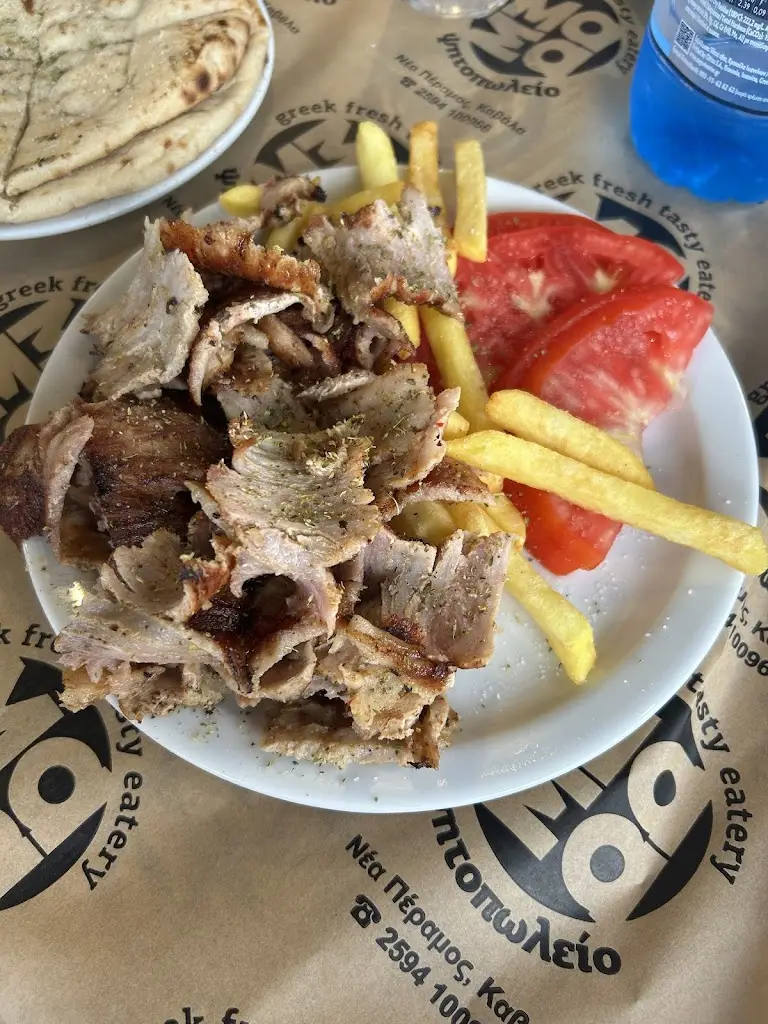 Petina Madzharska_Masa Gyros Snack Bar_Néa Péramos_recensione