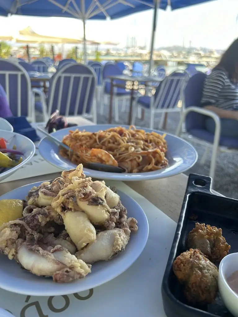 Salt & Oregano_Néa Péramos_slider_image_2