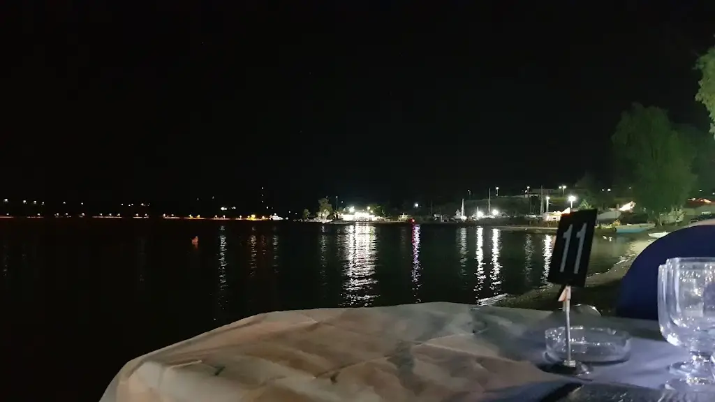 Salt & Oregano_Néa Péramos_slider_image_3