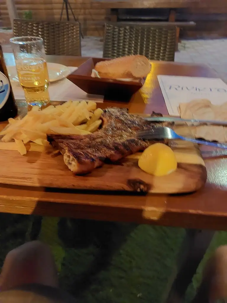 Răzvan Baetu_Riviera Yacht Club_Néa Péramos_Bewertung