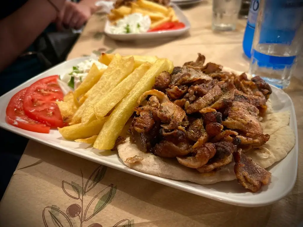 Taverna Germanos_Néa Péramos_slider_image_3