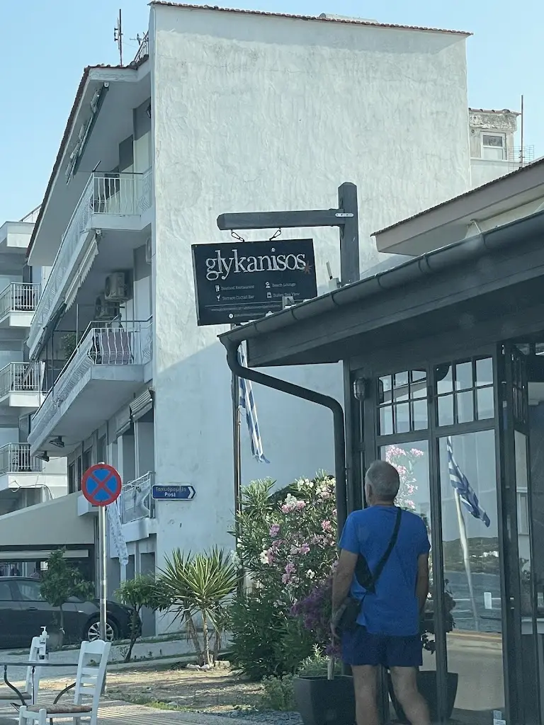 Blagovest Sendov _GLYKANISOS RESTAURANT_Néa Péramos_review