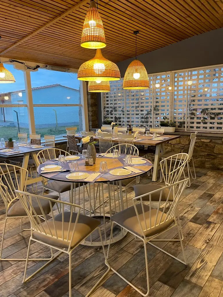 Isalos Taverna Restaurant in Néa Péramos