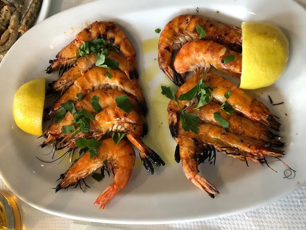 Isalos Taverna_Néa Péramos_slider_image_3