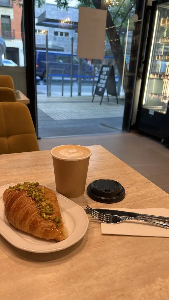 Tsvetana Haydushka_Το Μουράγιο_Néa Péramos_avis