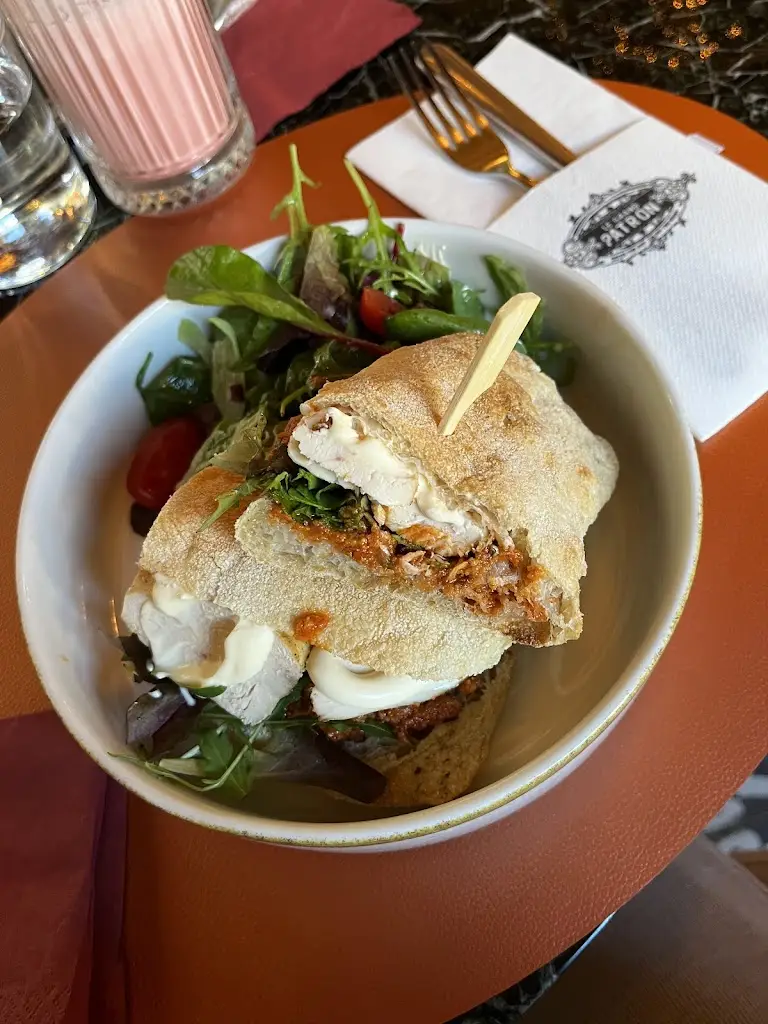 Adriola Ruko_Le grand patron_Aigáleo_Bewertung