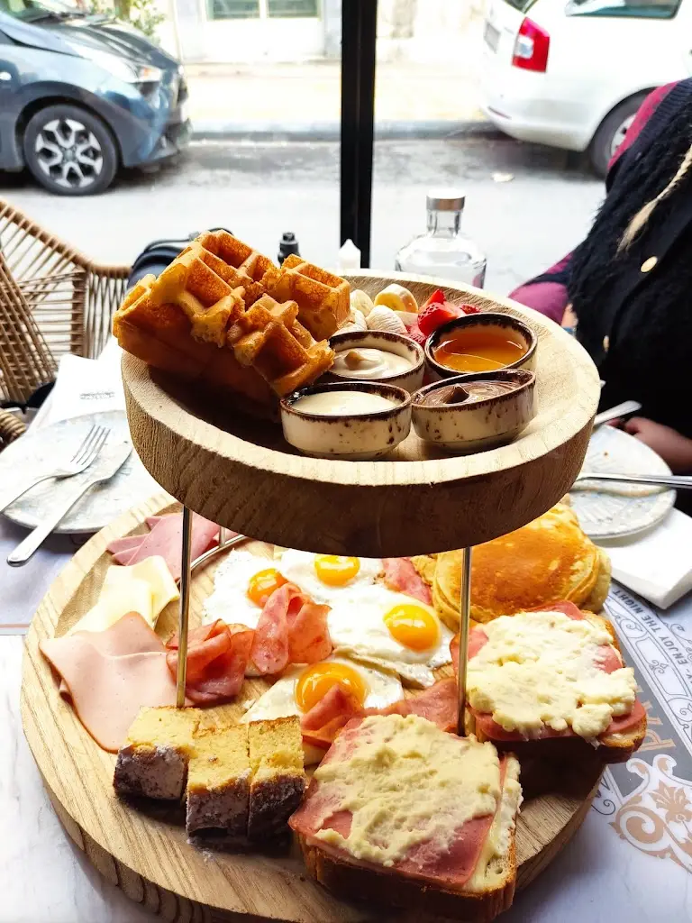 Angelos Chalaris_Le grand patron_Aigáleo_Bewertung