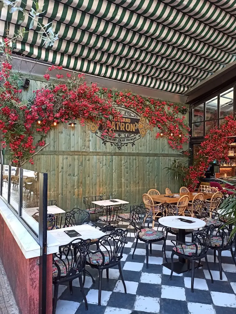 Le grand patron Restaurant in Aigáleo