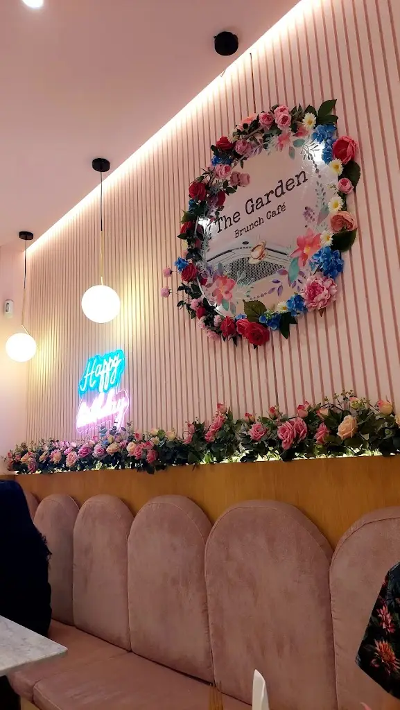 Dimitar Staykov_To Kavouri_Néa Péramos_review