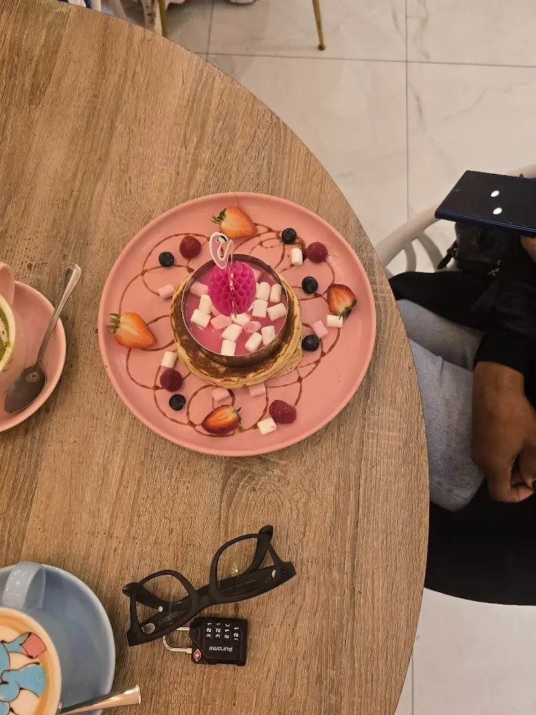 Karl Karlsson_To Kavouri_Néa Péramos_review