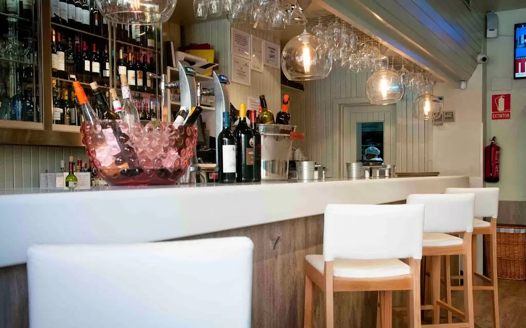 Papillon Bistrot Athens Restaurant in Néo Psychikó