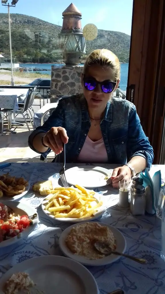 To Limani Fish Restaurant_Palaiá Fókaia_slider_image_2