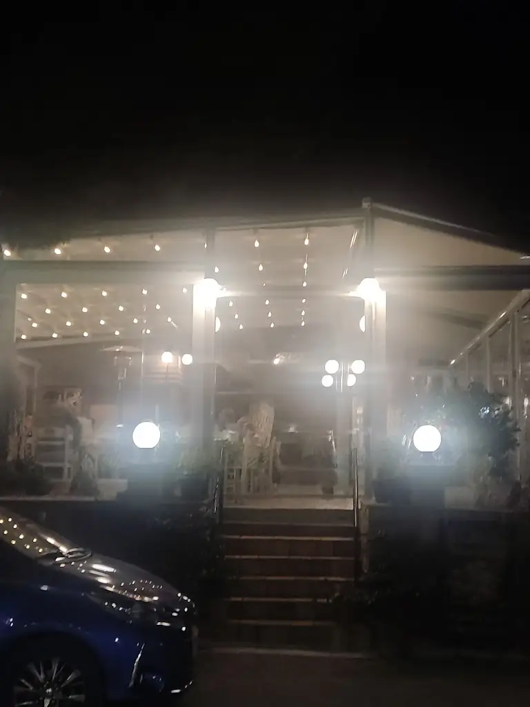 Taverna The Pines Mary John_Palaiá Fókaia_slider_image_3