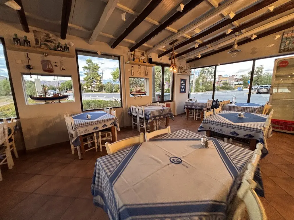 Vasilis Fish Tavern_Palaiá Fókaia_slider_image_3