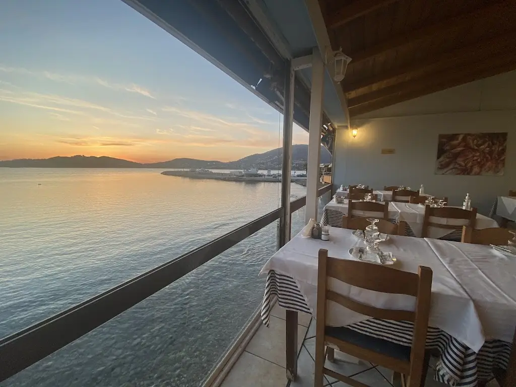 The 4 Brothers Tavern Restaurant in Palaiá Fókaia