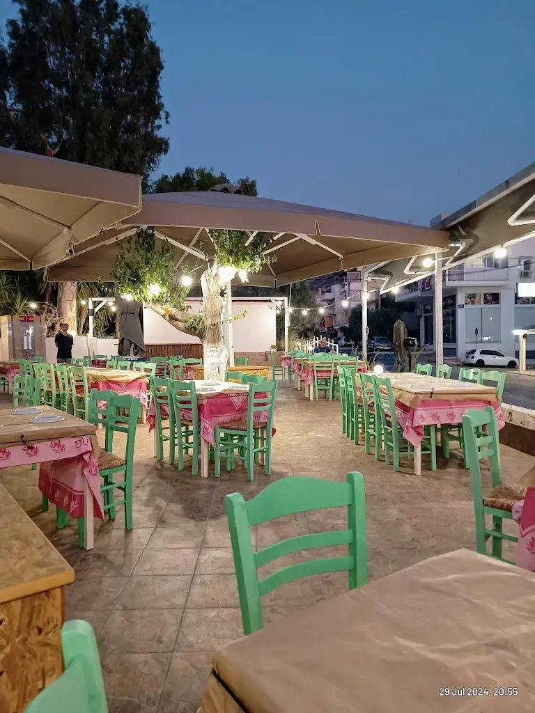 Το Σεργιάνι_Palaiá Fókaia_slider_image_1