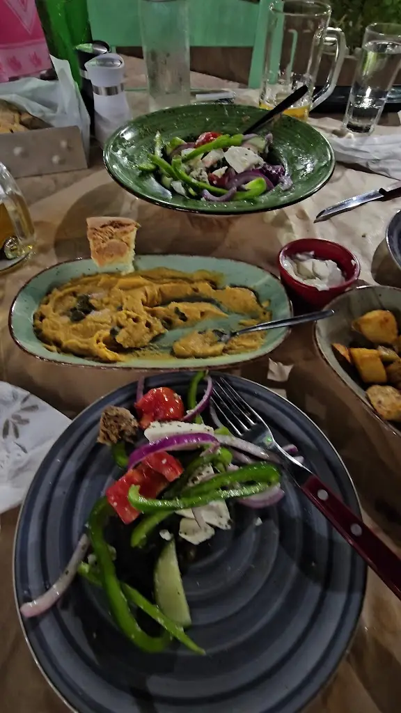 Το Σεργιάνι_Palaiá Fókaia_slider_image_2