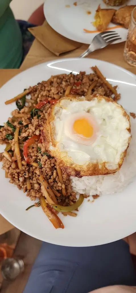 Kat Vee_Toukta Thai food_Níkaia_review