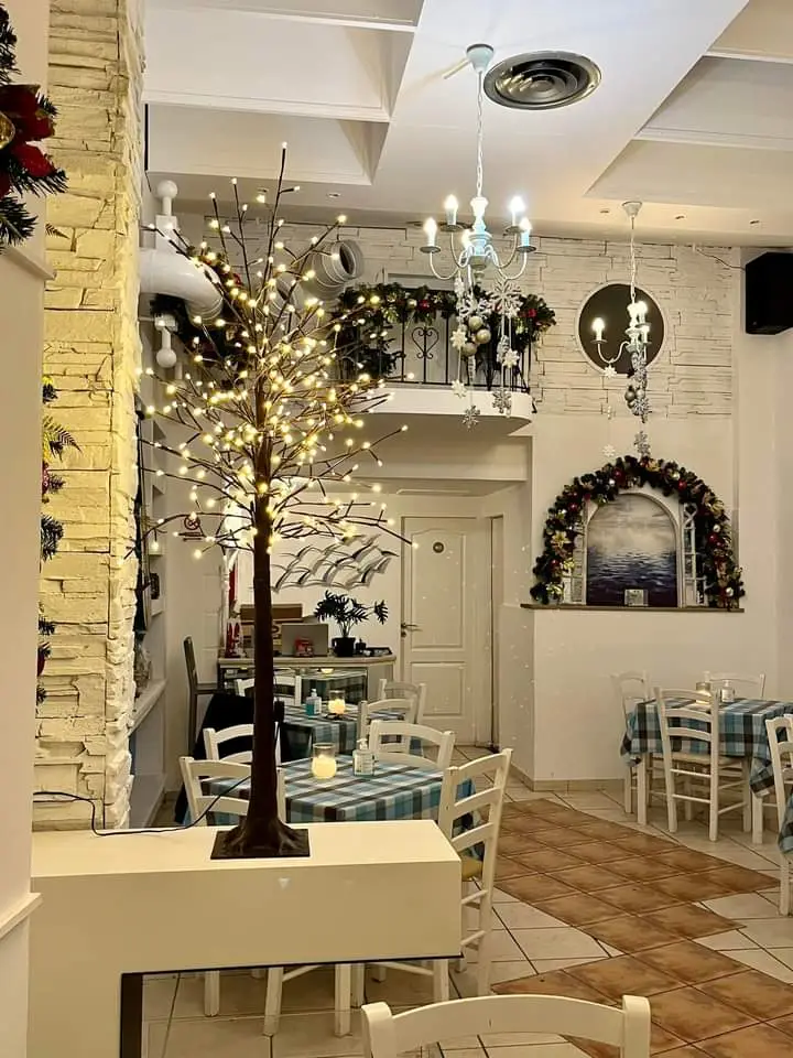 Álmpouro Restaurant in Níkaia