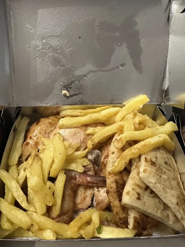 Lela Avraam_Ψητοπωλείο ΑΤΑΚΑ ΚΑΙ ΣΤΟ ΠΟΔΙ_Níkaia_review