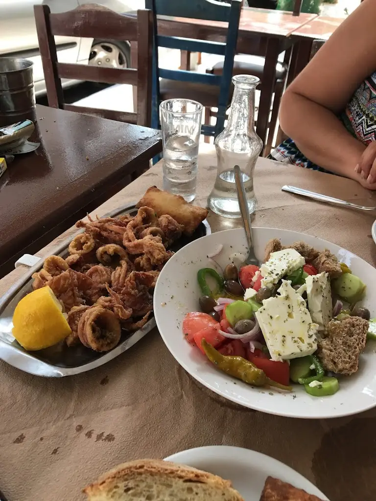 Vanessa Liosi_ΜΕΖΕΔΟΠΩΛΕΙΟ 