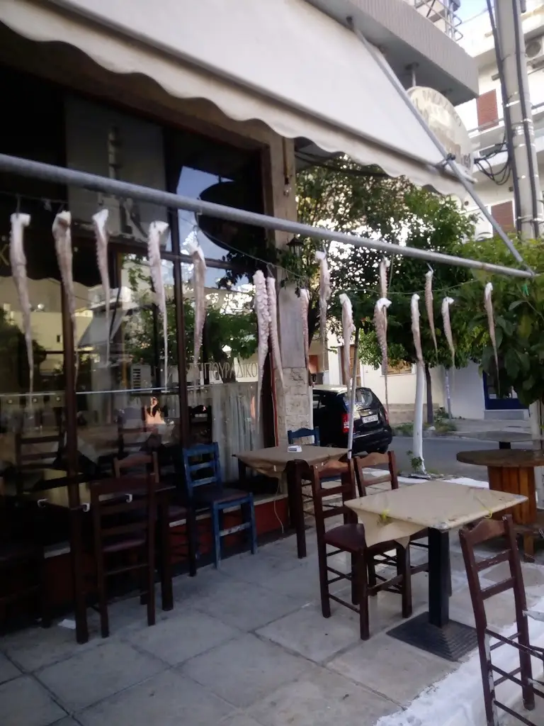 ΜΕΖΕΔΟΠΩΛΕΙΟ "ΚΡΗΤΙΚΗ ΓΩΝΙΑ ΡΑΚΑΔΙΚΟ", ΠΛΑΤΣΙΔΑΚΗΣ ΑΝΤΩΝΗΣ Restaurant in Níkaia