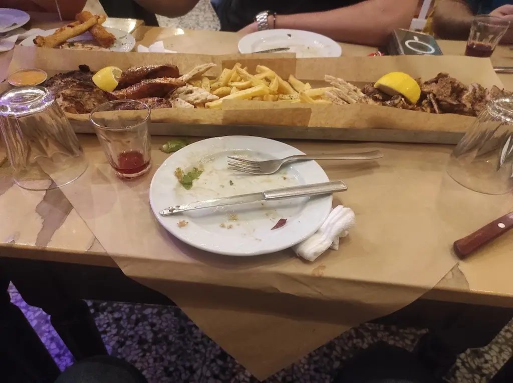 Menü_Dekaráki_Aigáleo_Bild_5