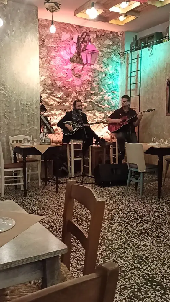 Dekaráki_Aigáleo_slider_image_2