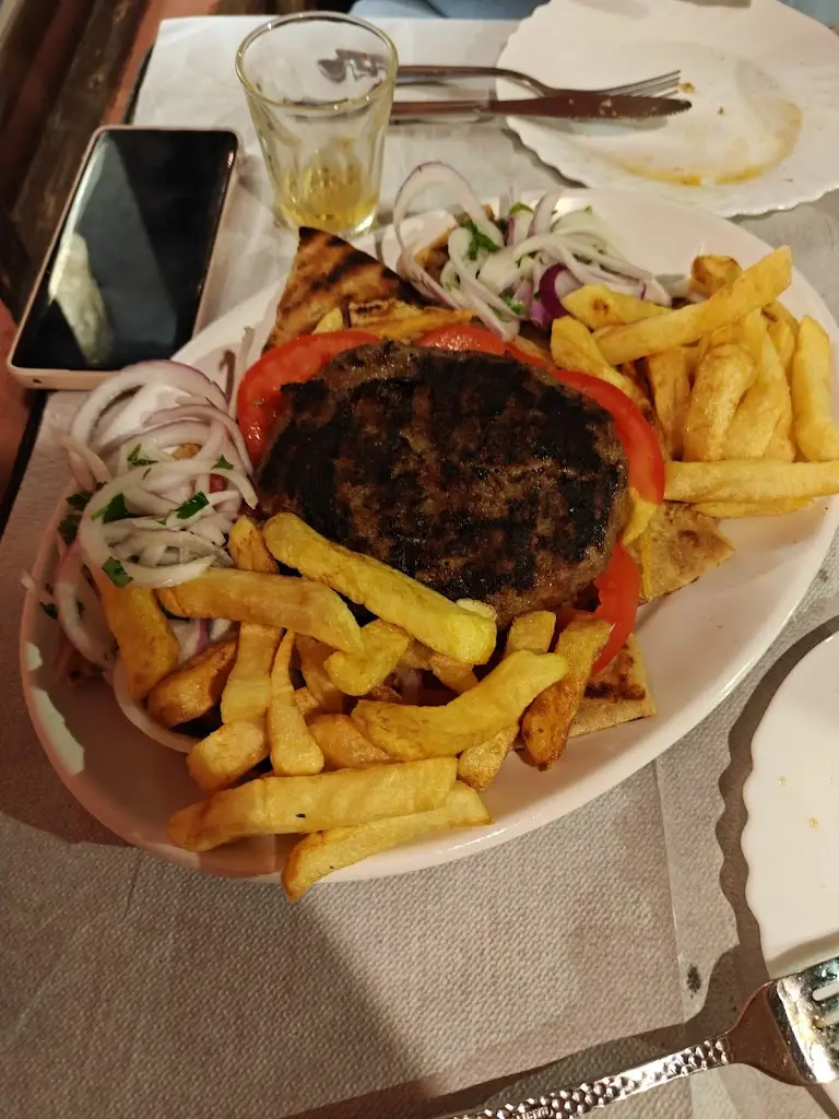 Nikolas Anemos_PARAGA NICE Steakhouse_Níkaia_reseña