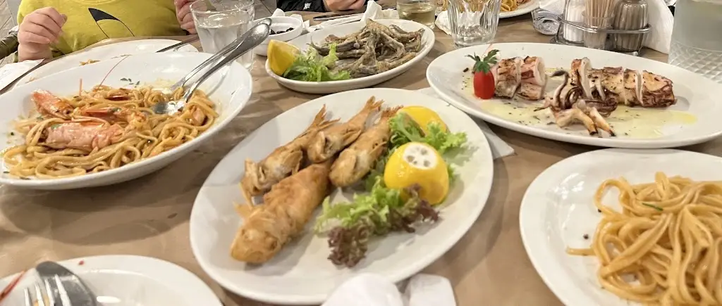 Ying Wu_Tsipouradiko Melina_Palaió Fáliro_review