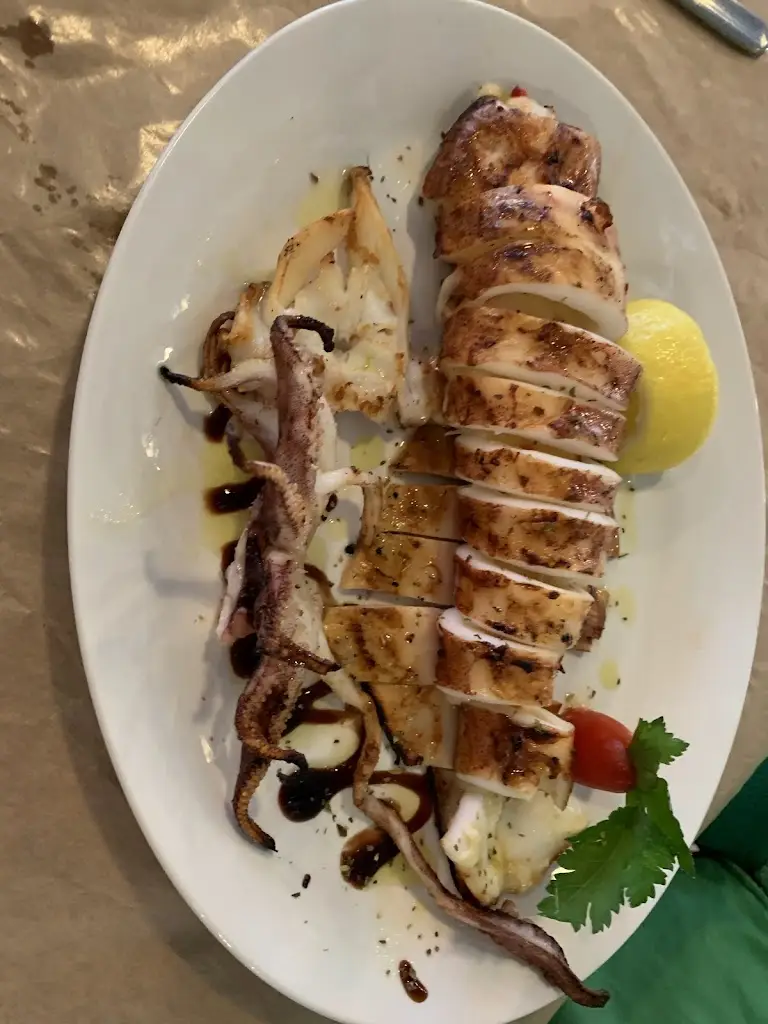 Flor Ena_Tsipouradiko Melina_Palaió Fáliro_review