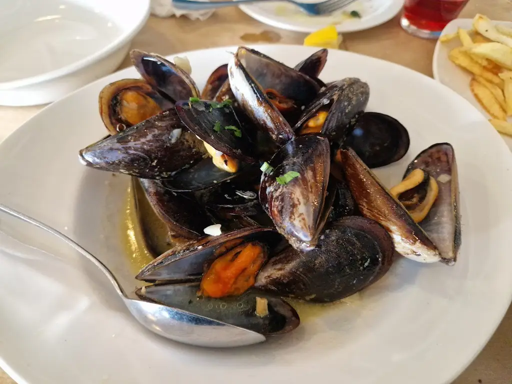 Tsipouradiko Melina_Palaió Fáliro_slider_image_3