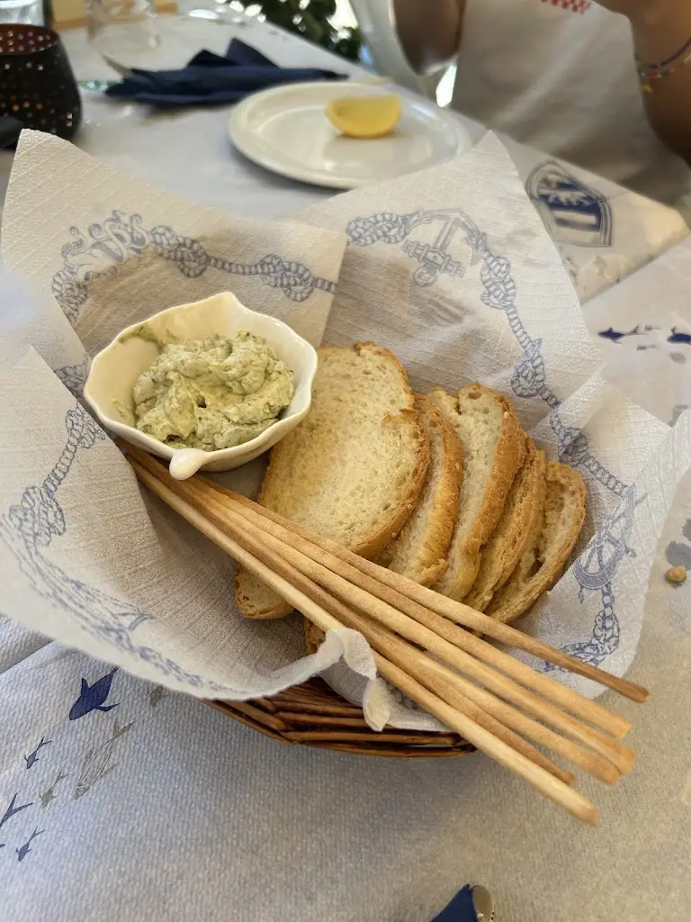 Siyeon Jang_DENIZ MEZE SINGLE MEMBER P.C._Palaió Fáliro_review