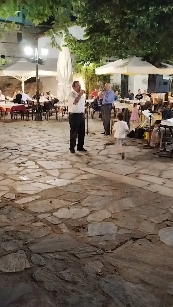 Taverna Platanos_Ampelákia_slider_image_2